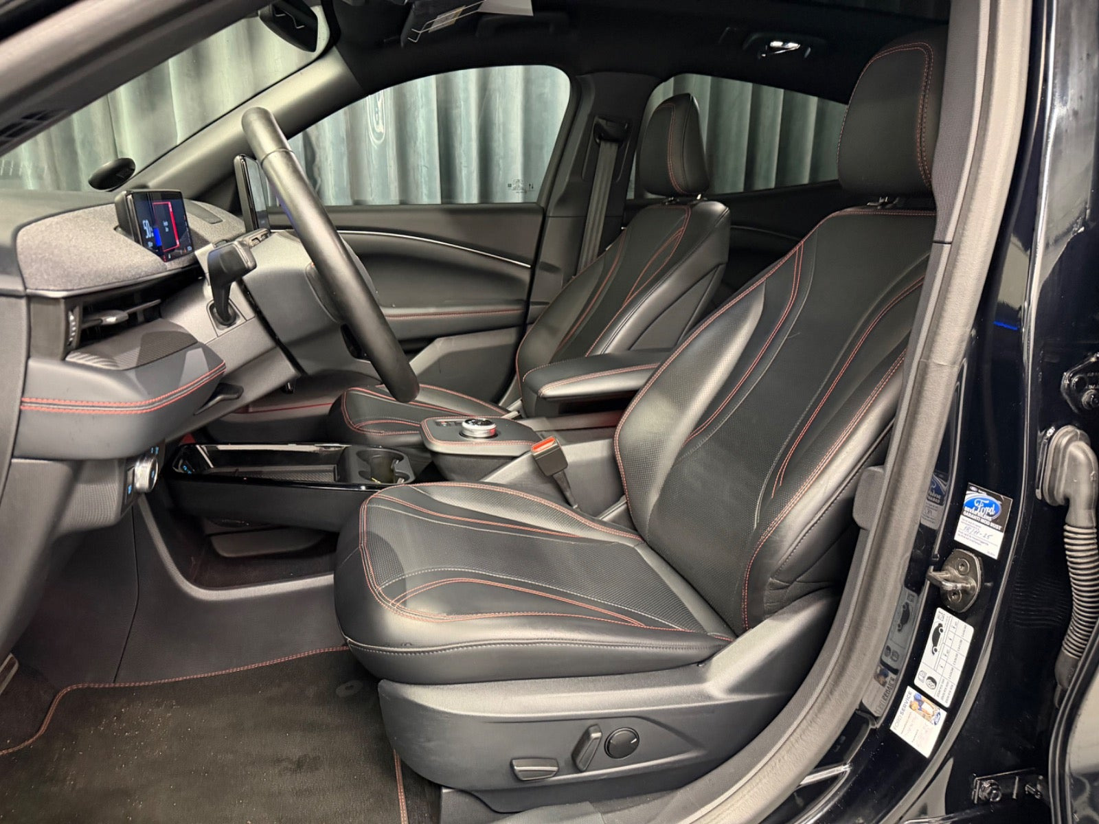 Sort Ford Mustang Mach-E fra 2021