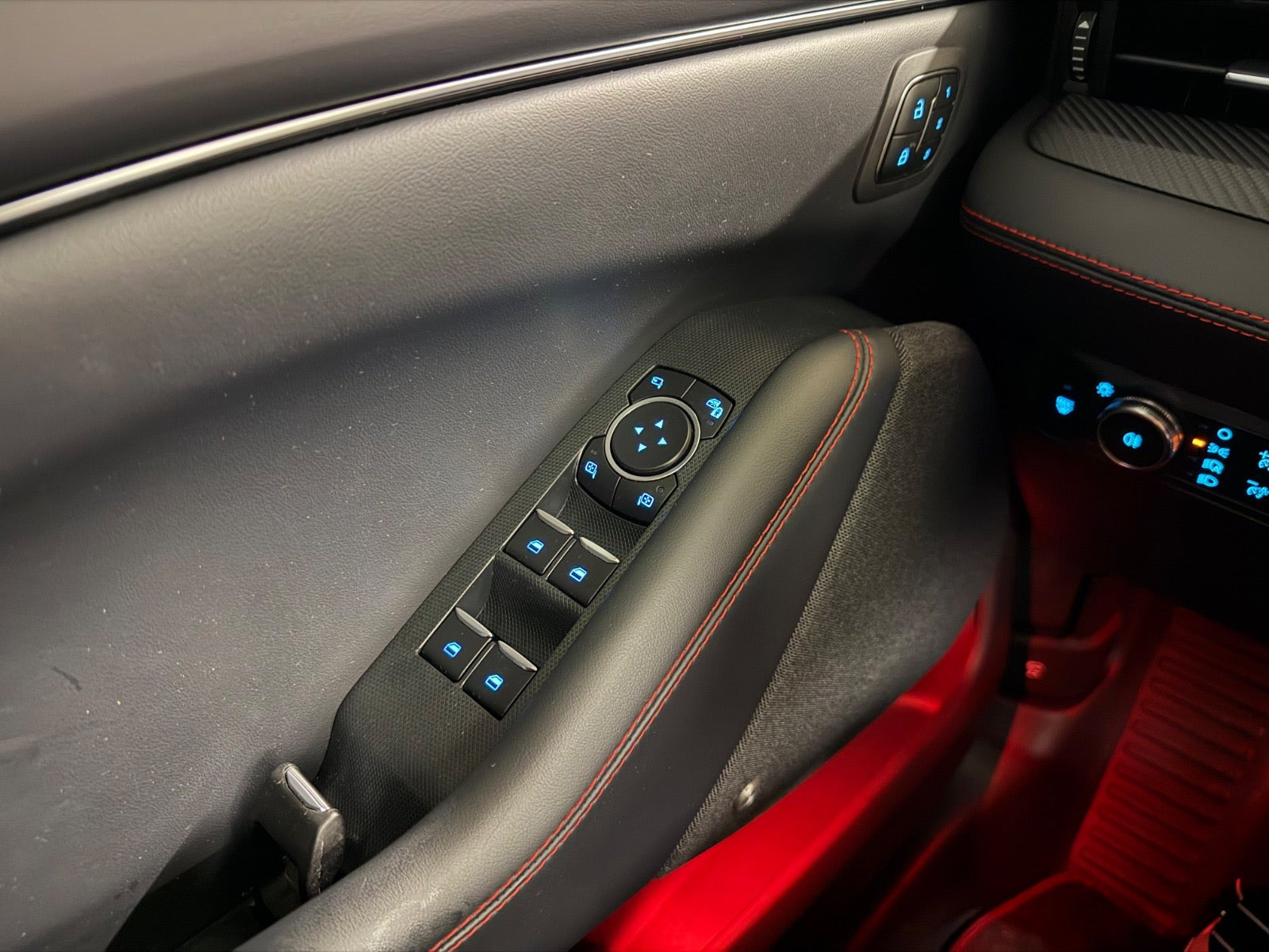 Sort Ford Mustang Mach-E fra 2021