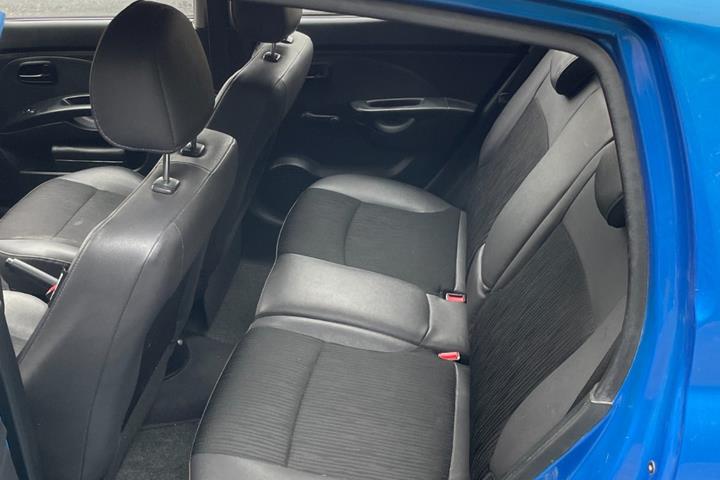Grå Kia Picanto fra 2010