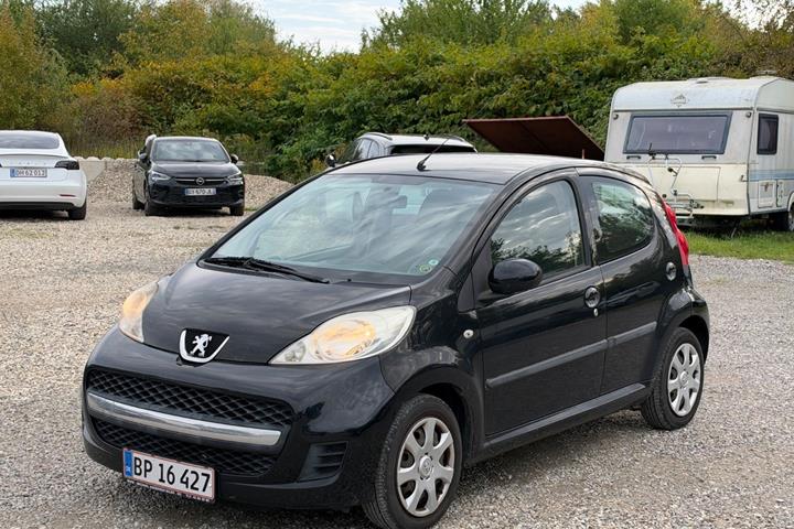 Grøn Peugeot 107 fra 2011