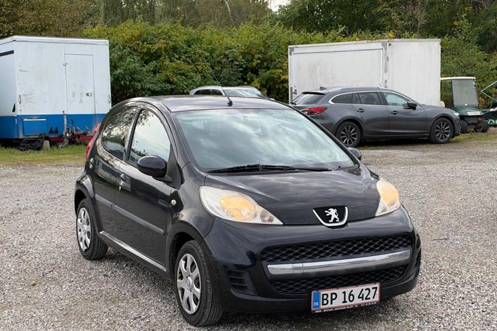 Grøn Peugeot 107 fra 2011