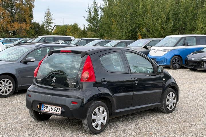 Grøn Peugeot 107 fra 2011