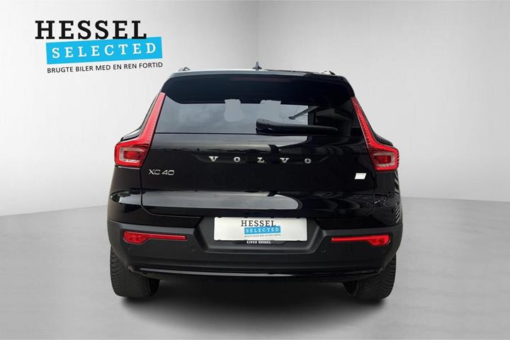 Sort Volvo XC40 fra 2024