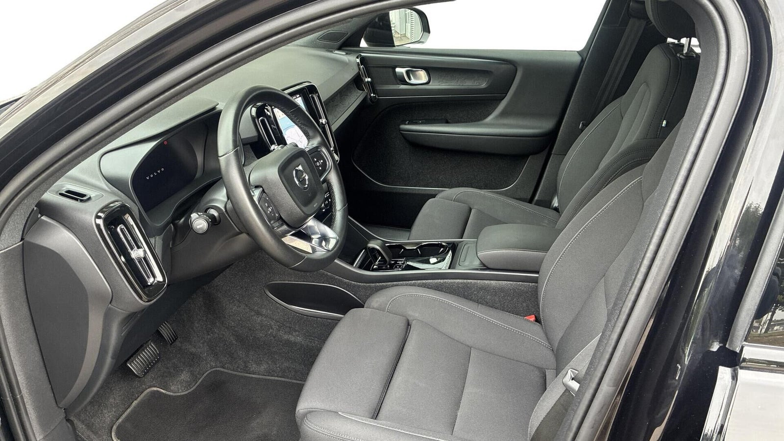 Sort Volvo XC40 fra 2024