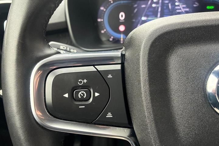 Sort Volvo XC40 fra 2024