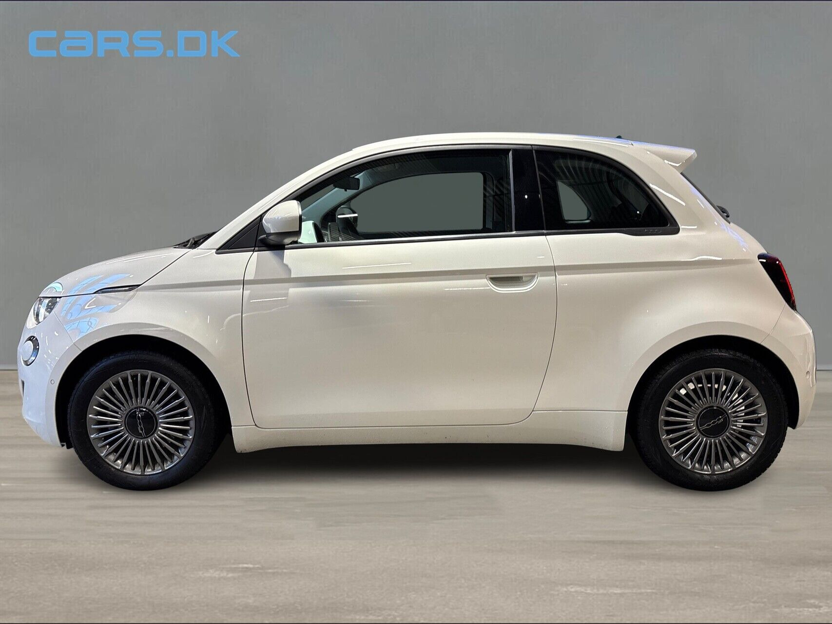 Hvid Fiat 500e fra 2024