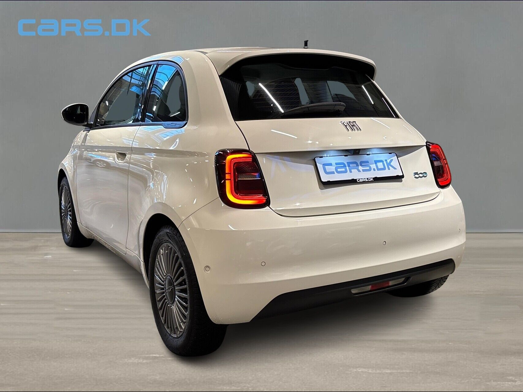 Hvid Fiat 500e fra 2024