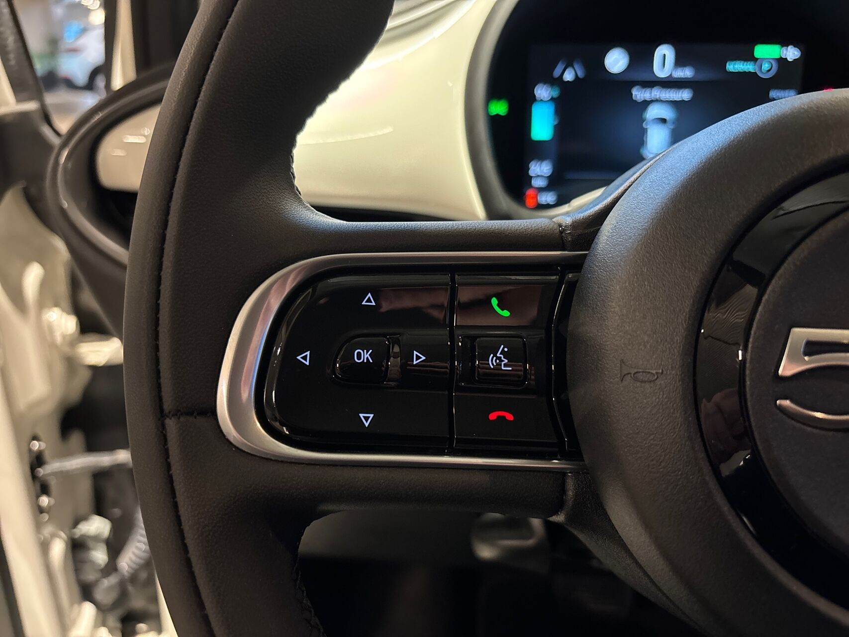 Hvid Fiat 500e fra 2024
