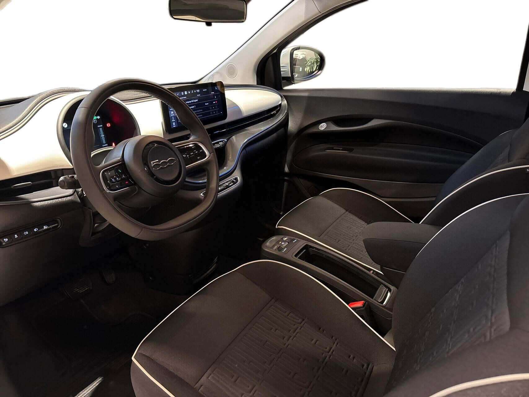 Hvid Fiat 500e fra 2024