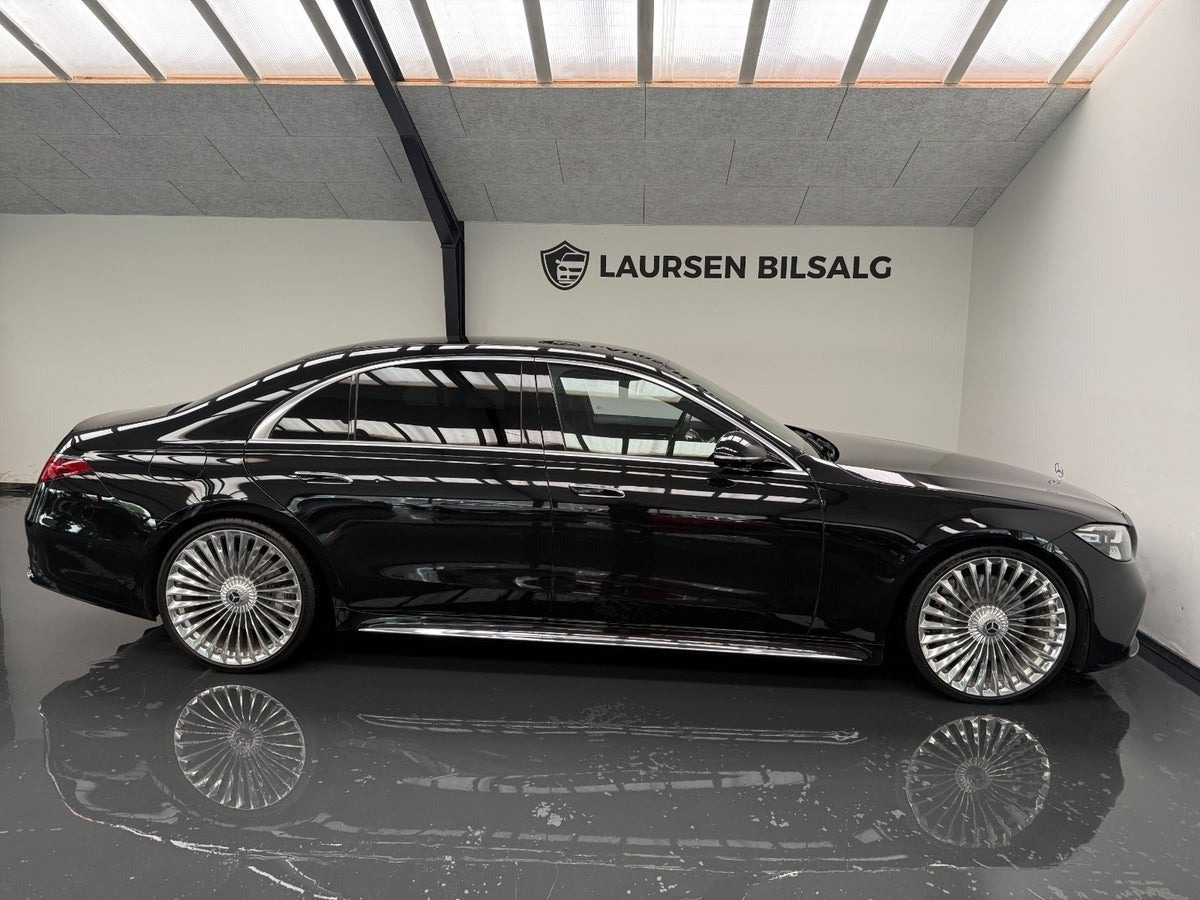 Sort Mercedes S580 e fra 2022