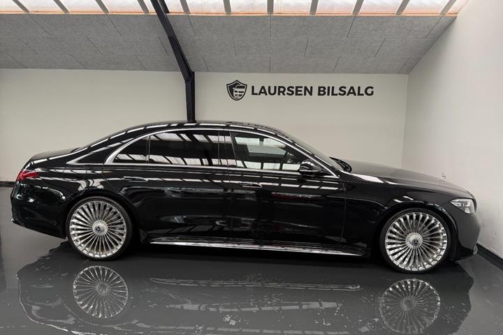 Sort Mercedes S580 e fra 2022