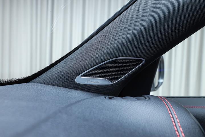 Hvid Mercedes EQB250+ fra 2026