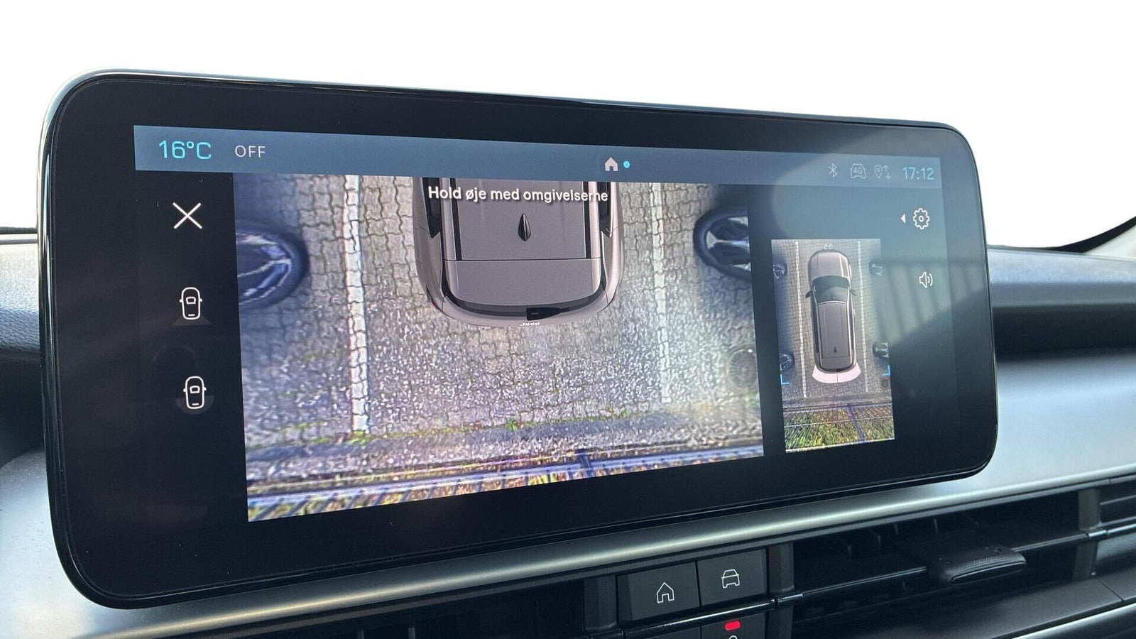 Grå Jeep Avenger fra 2025