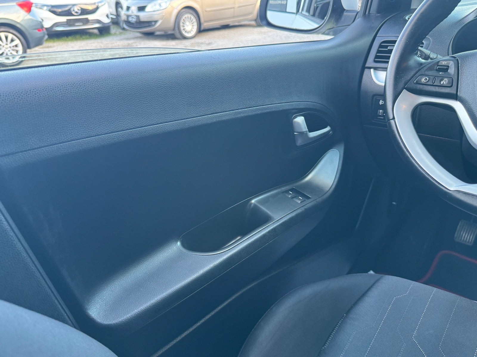 Hvid Kia Picanto fra 2015