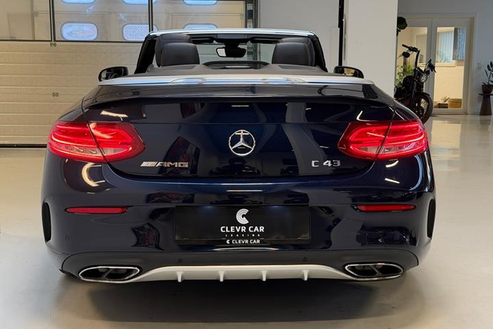 Blå Mercedes C43 fra 2017