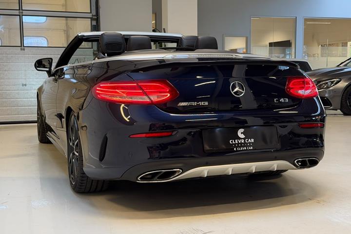 Blå Mercedes C43 fra 2017