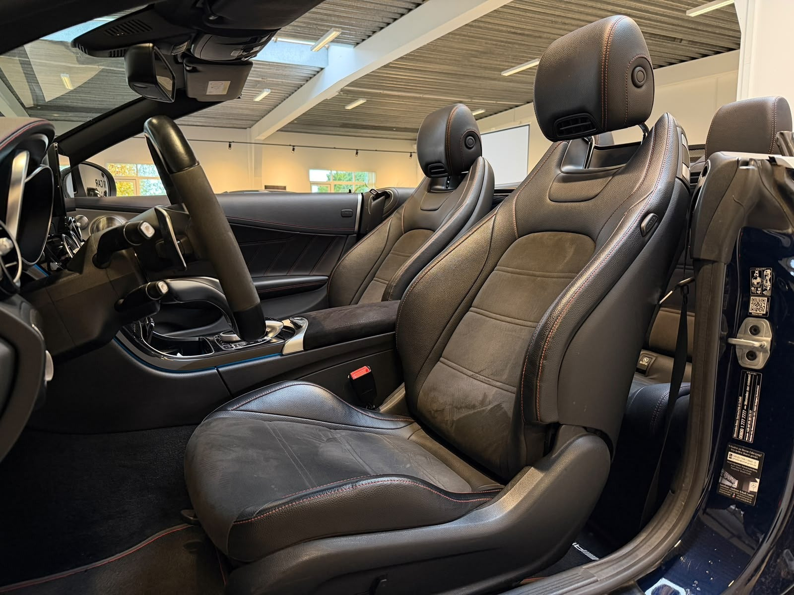 Blå Mercedes C43 fra 2017