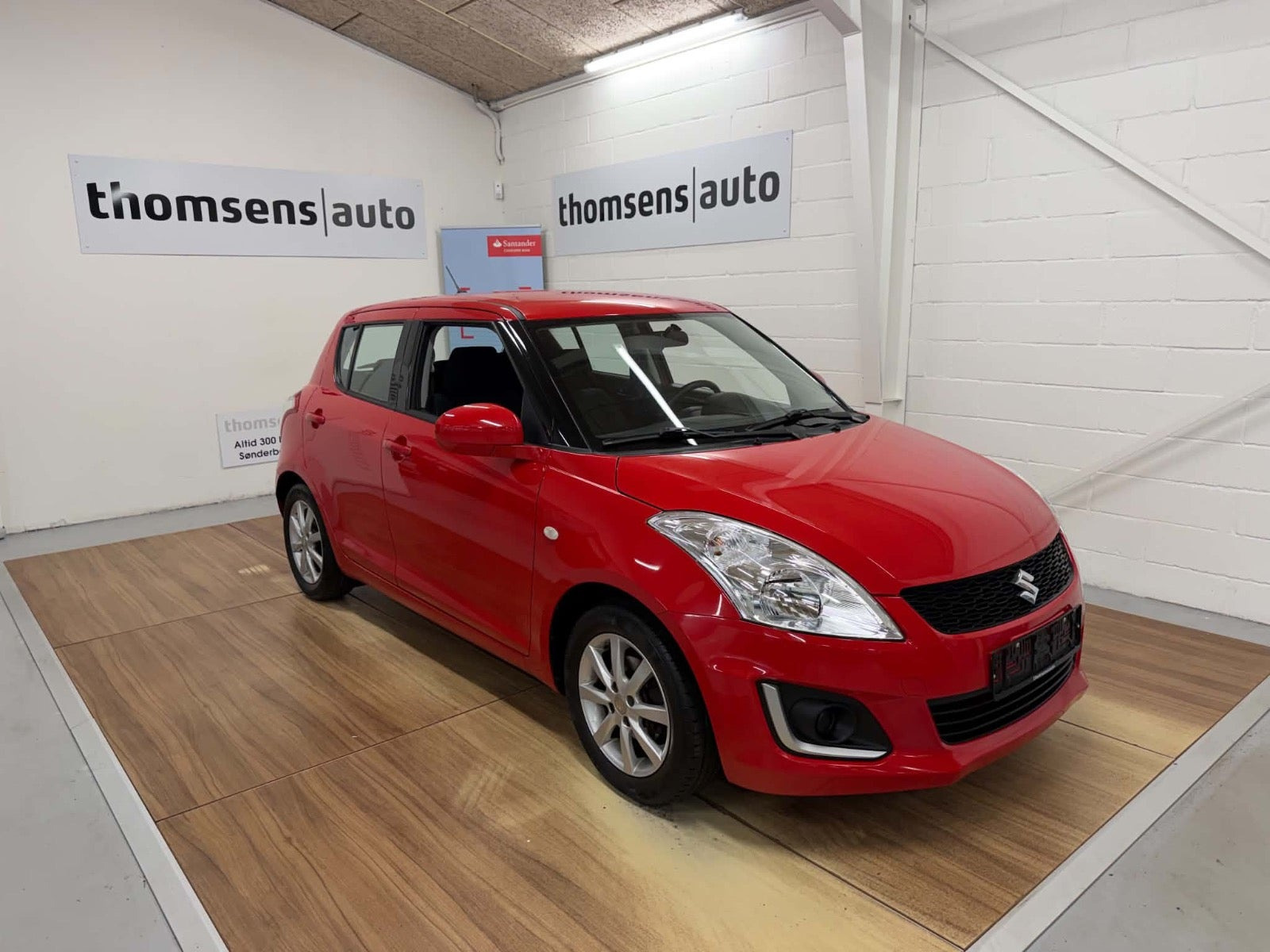 Rød Suzuki Swift fra 2015