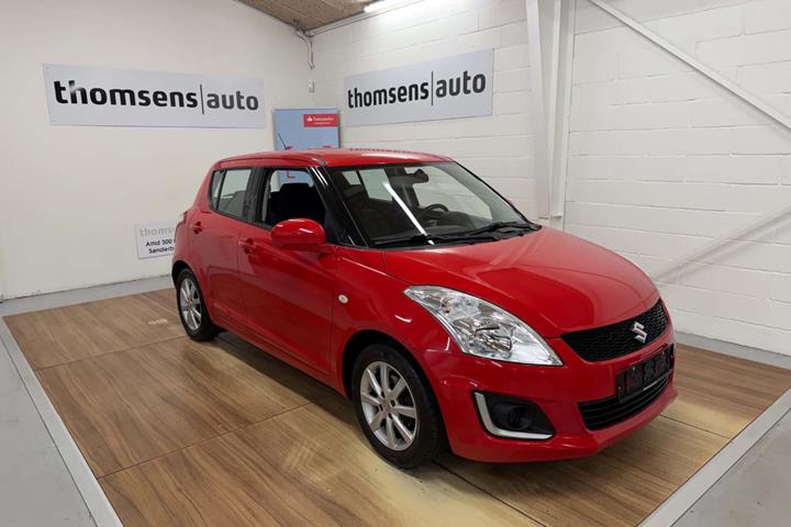 Rød Suzuki Swift fra 2015