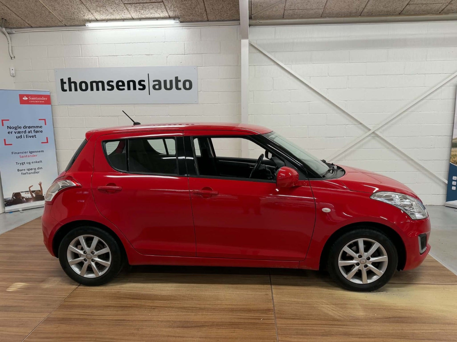 Rød Suzuki Swift fra 2015