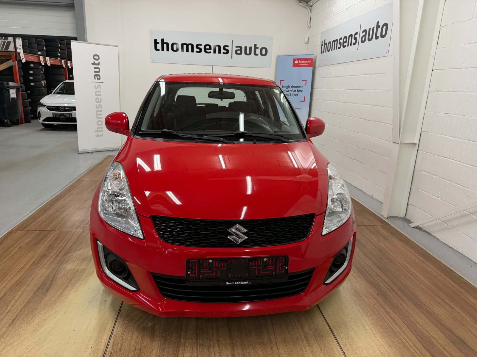 Rød Suzuki Swift fra 2015