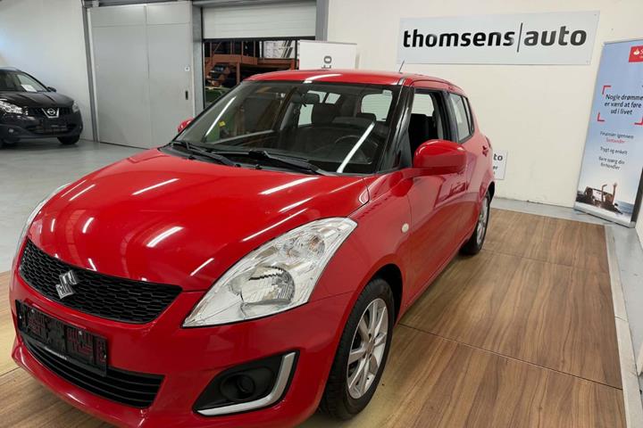 Rød Suzuki Swift fra 2015