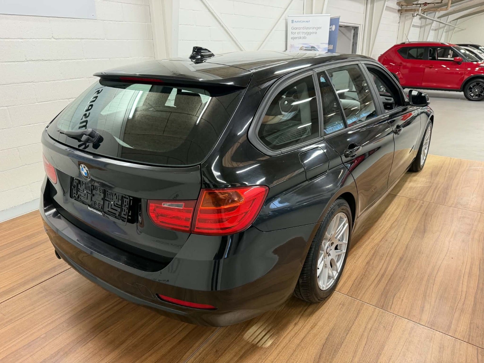 Sort BMW 320d fra 2014