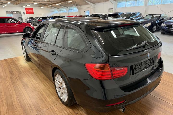 Sort BMW 320d fra 2014