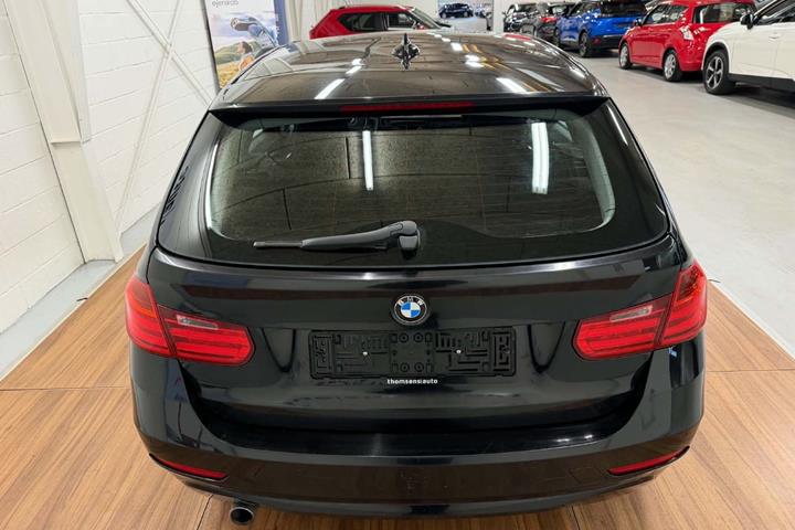 Sort BMW 320d fra 2014