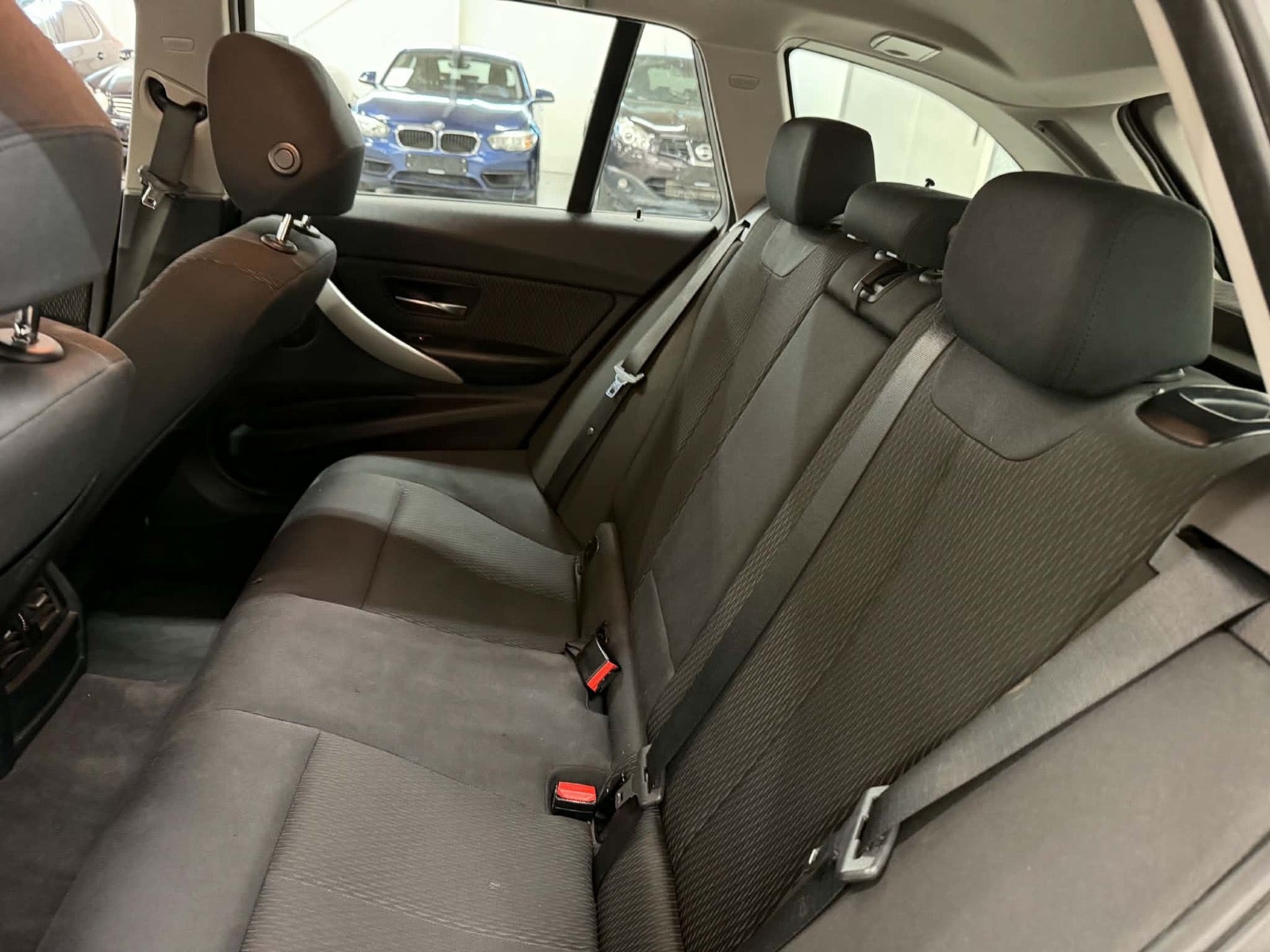 Sort BMW 320d fra 2014