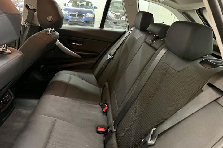 Sort BMW 320d fra 2014