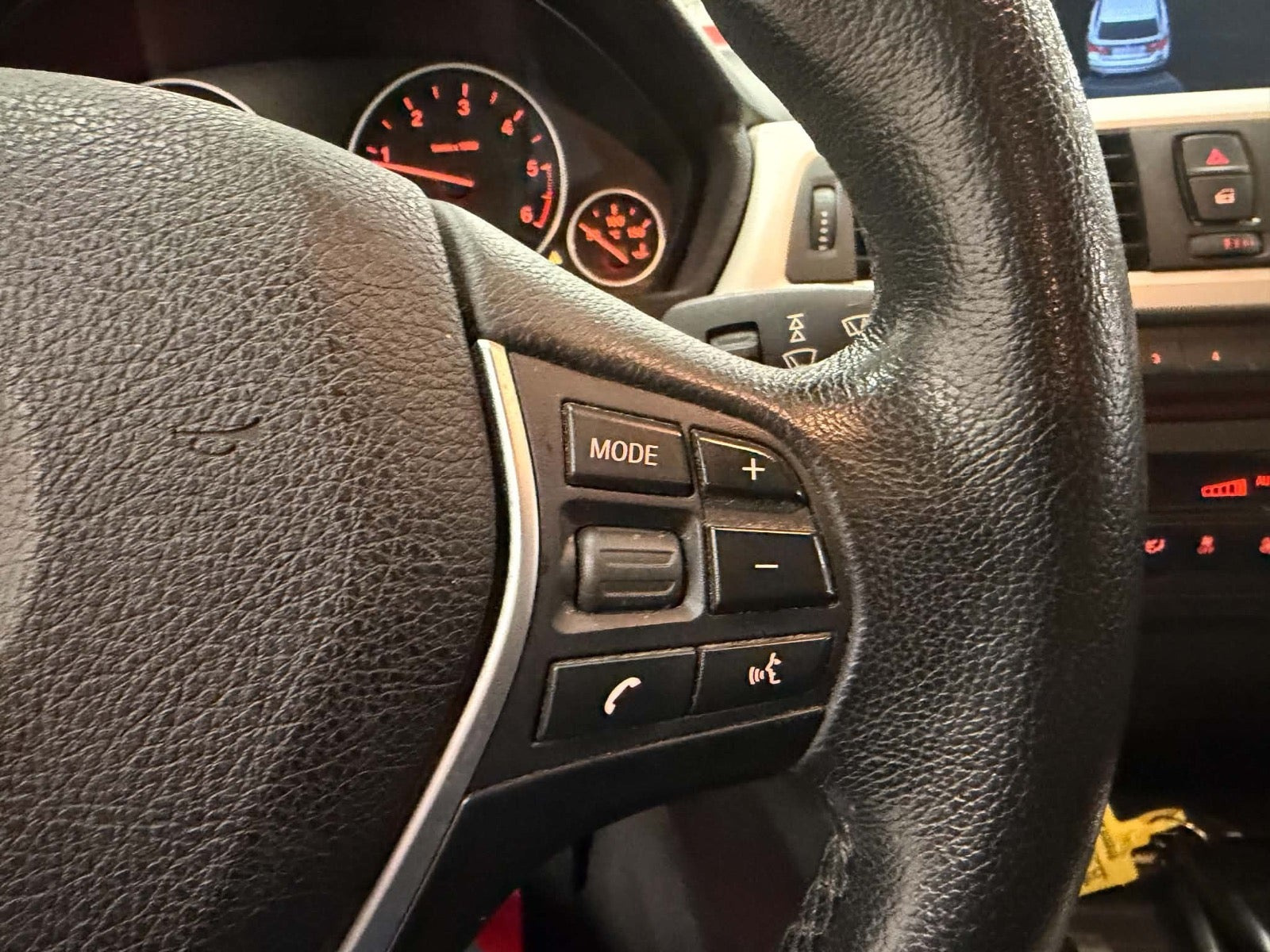 Sort BMW 320d fra 2014