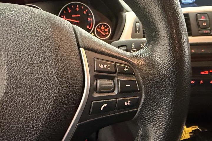 Sort BMW 320d fra 2014