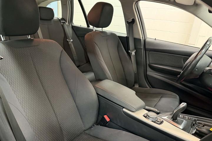Sort BMW 320d fra 2014