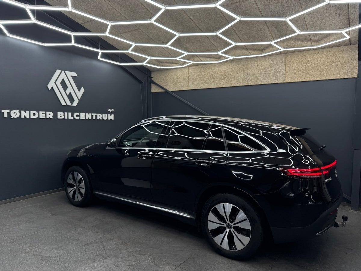 Sort Mercedes EQC400 fra 2023