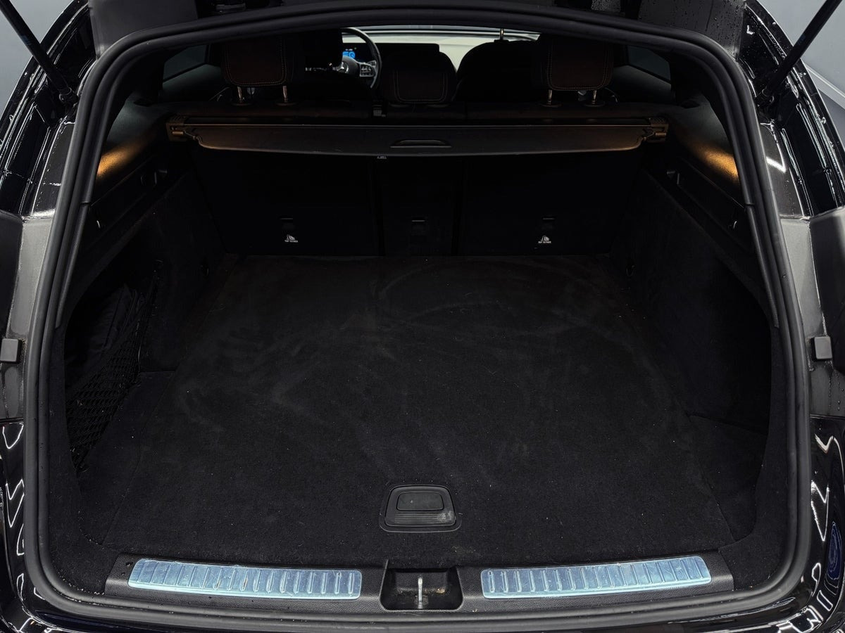 Sort Mercedes EQC400 fra 2023
