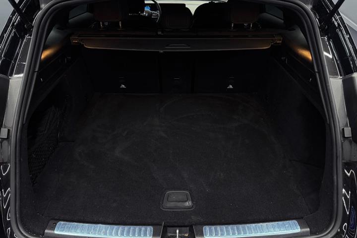 Sort Mercedes EQC400 fra 2023