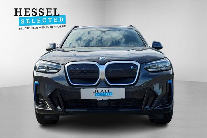 Grå BMW iX3 fra 2023