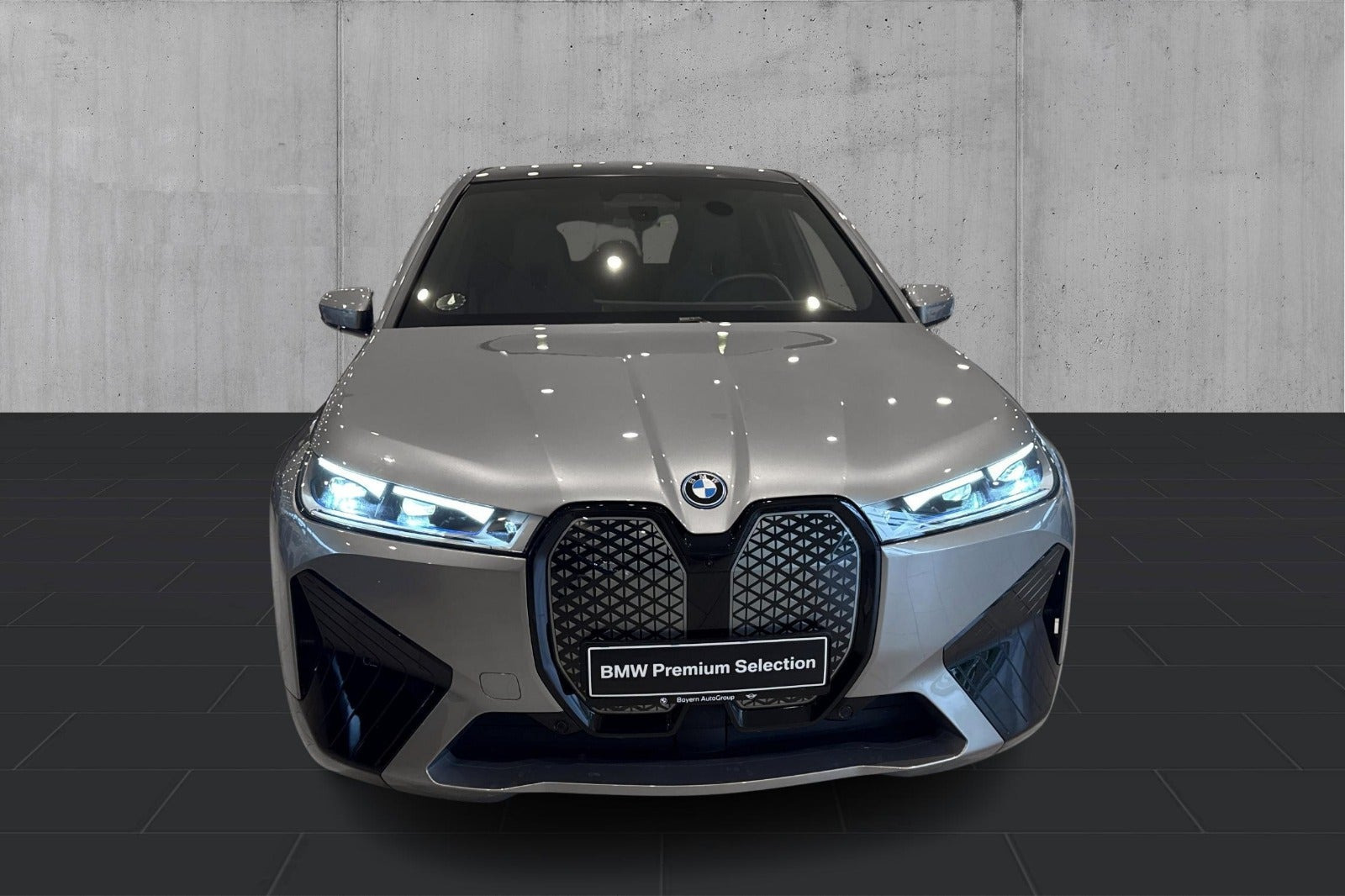 Orange BMW iX fra 2024