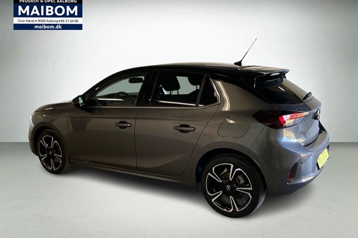 Sort Opel Corsa fra 2020