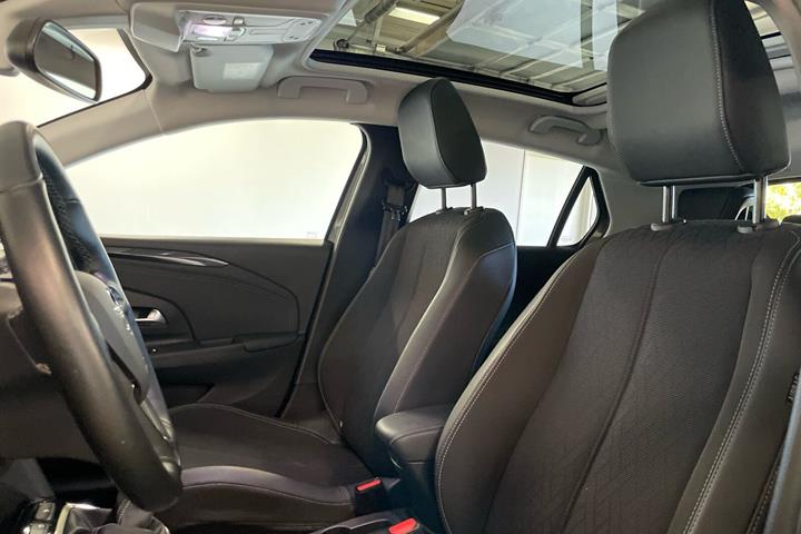 Sort Opel Corsa fra 2020