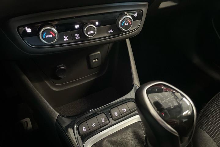 Sølv Opel Crossland fra 2023