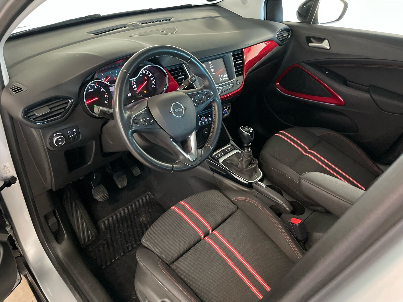 Sølv Opel Crossland fra 2023