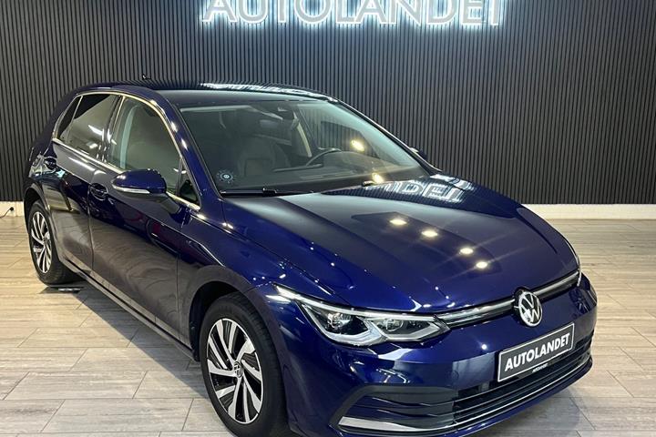 Blå VW Golf VIII fra 2021