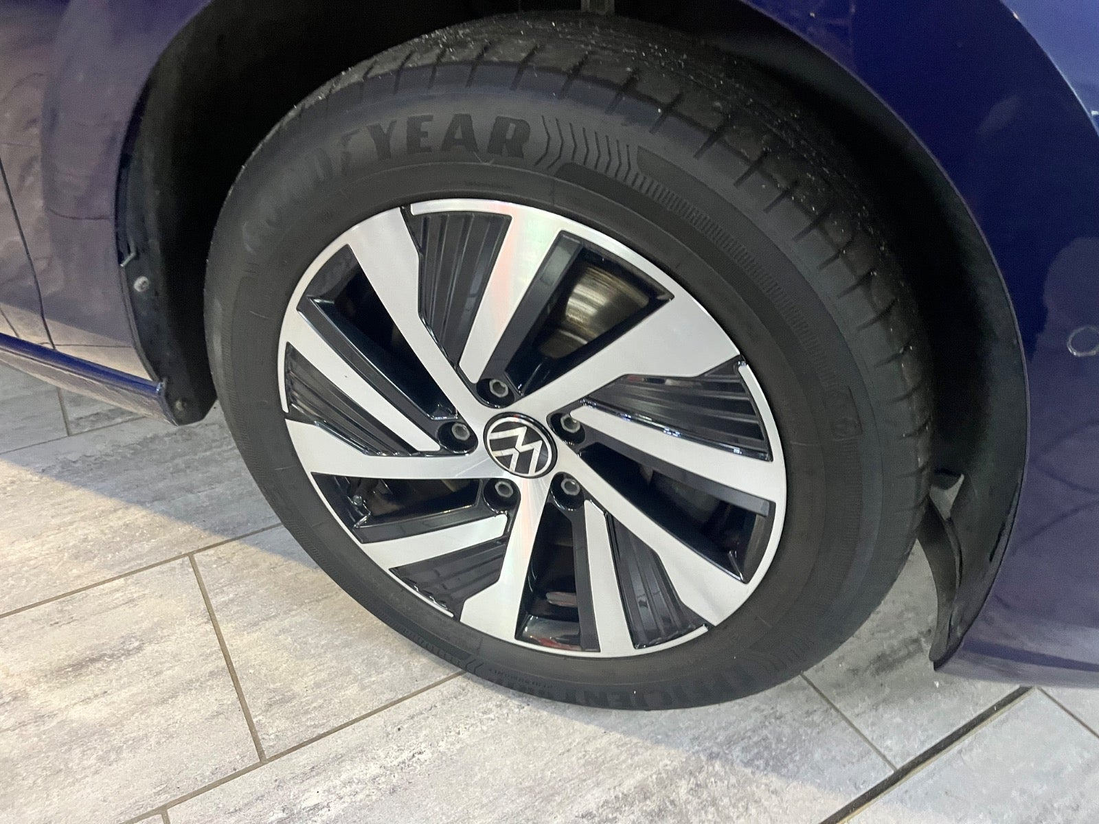 Blå VW Golf VIII fra 2021