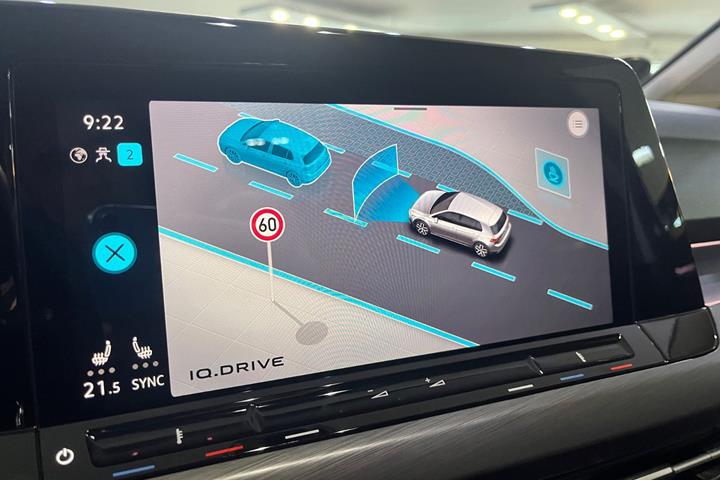 Blå VW Golf VIII fra 2021