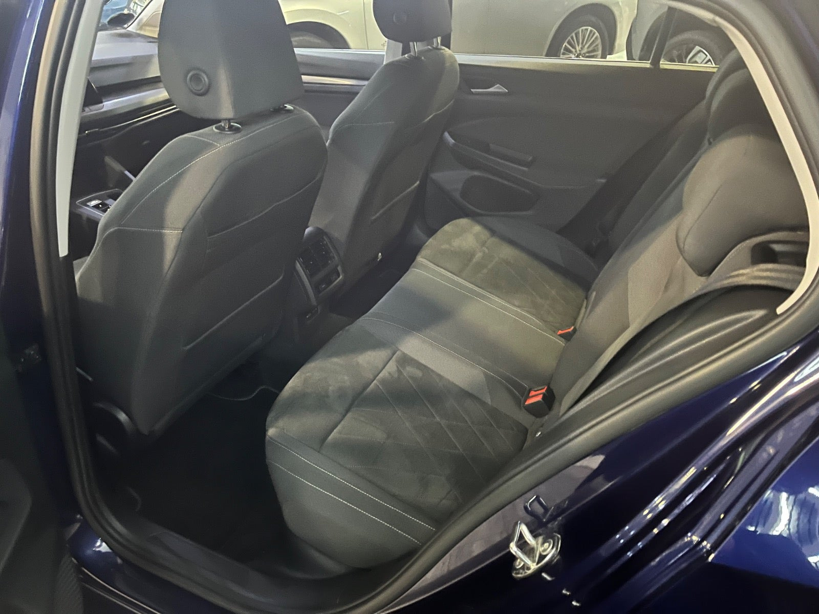 Blå VW Golf VIII fra 2021