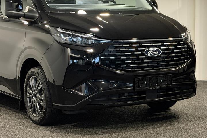 Sort Ford Tourneo Custom 340 L2 fra 2025