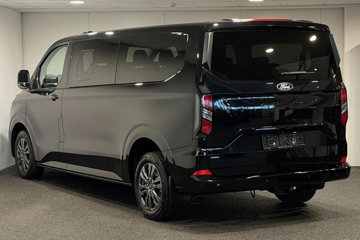 Sort Ford Tourneo Custom 340 L2 fra 2025