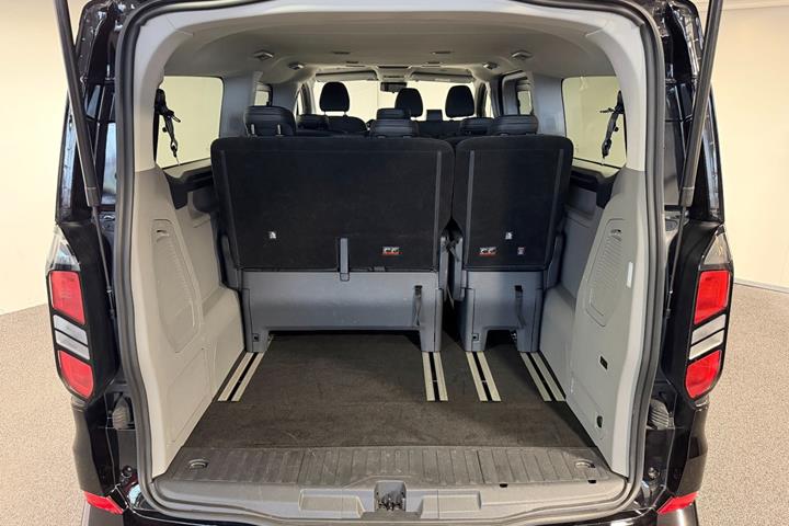 Sort Ford Tourneo Custom 340 L2 fra 2025